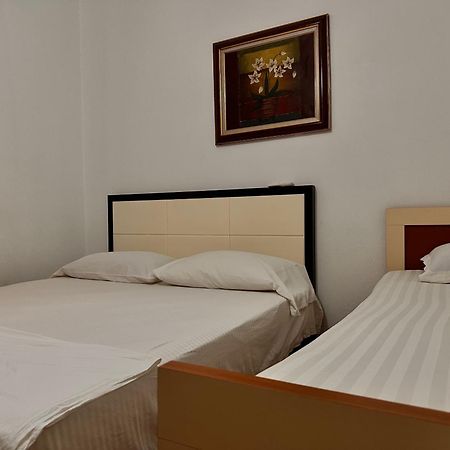 Hostel Grande House Tiranë Ngoại thất bức ảnh