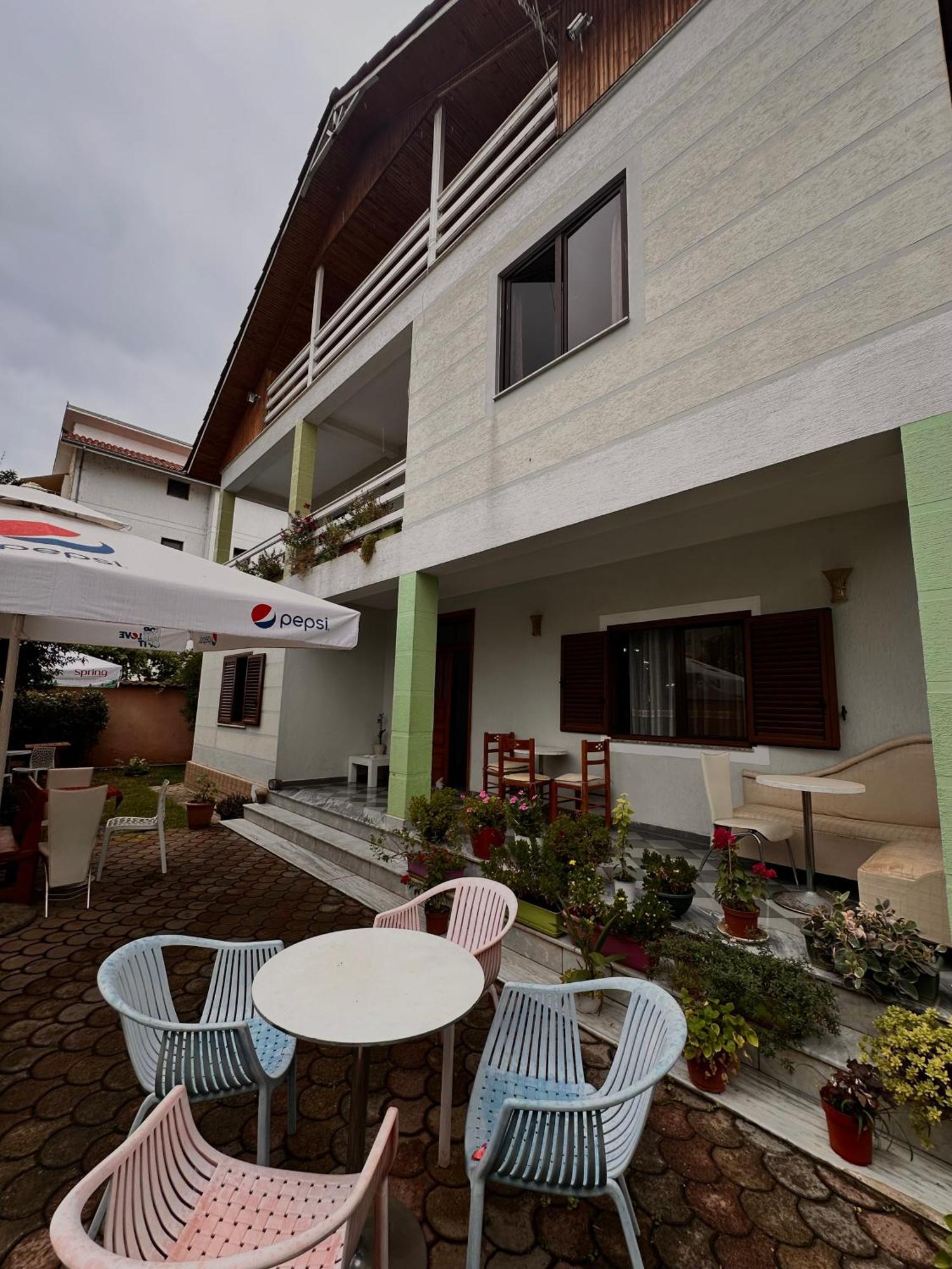 Hostel Grande House Tiranë Ngoại thất bức ảnh