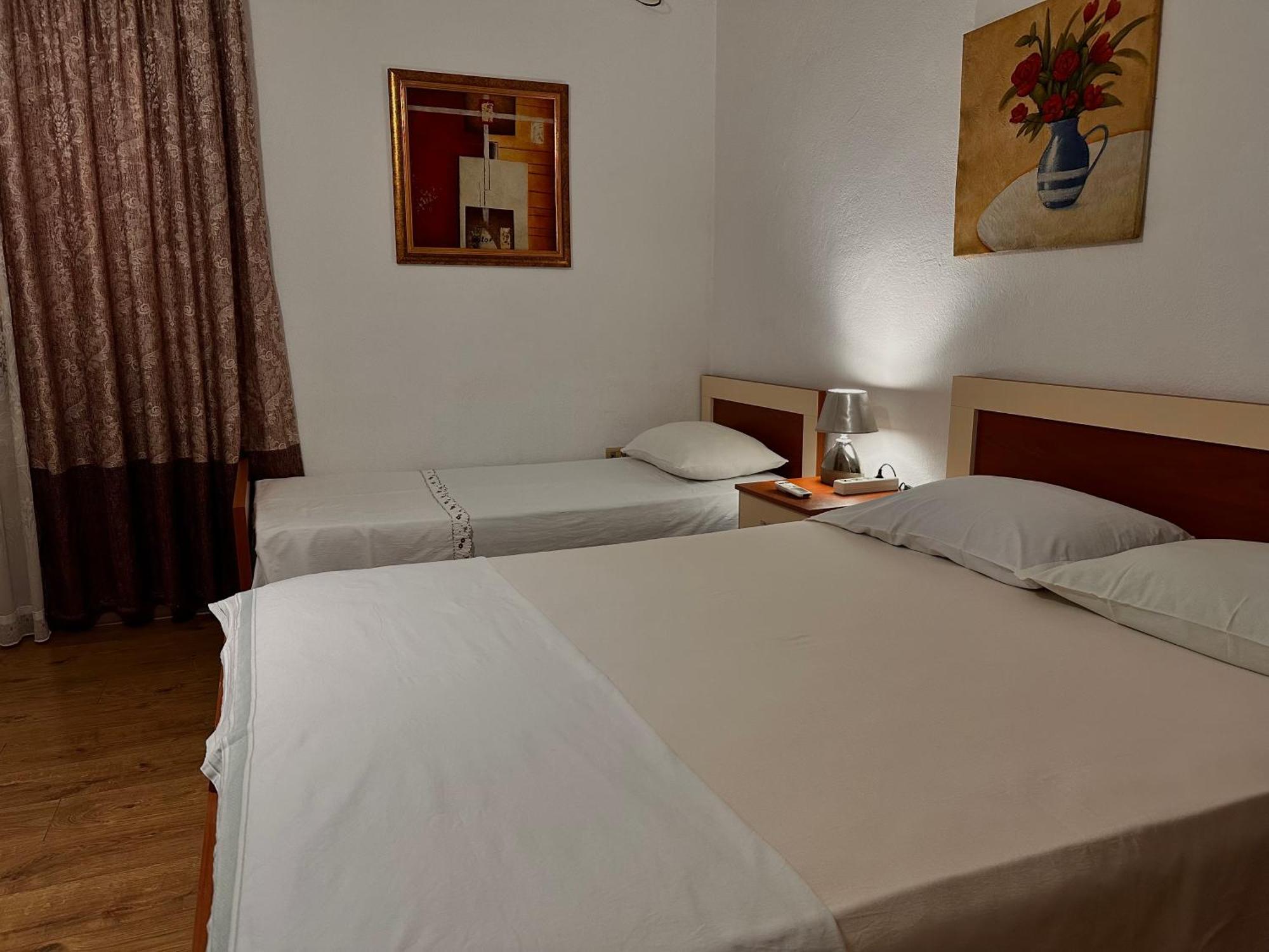 Hostel Grande House Tiranë Ngoại thất bức ảnh