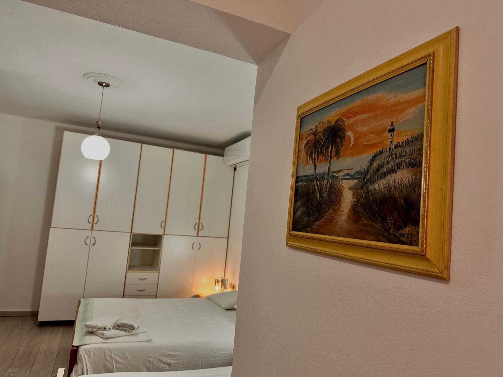 Hostel Grande House Tiranë Ngoại thất bức ảnh