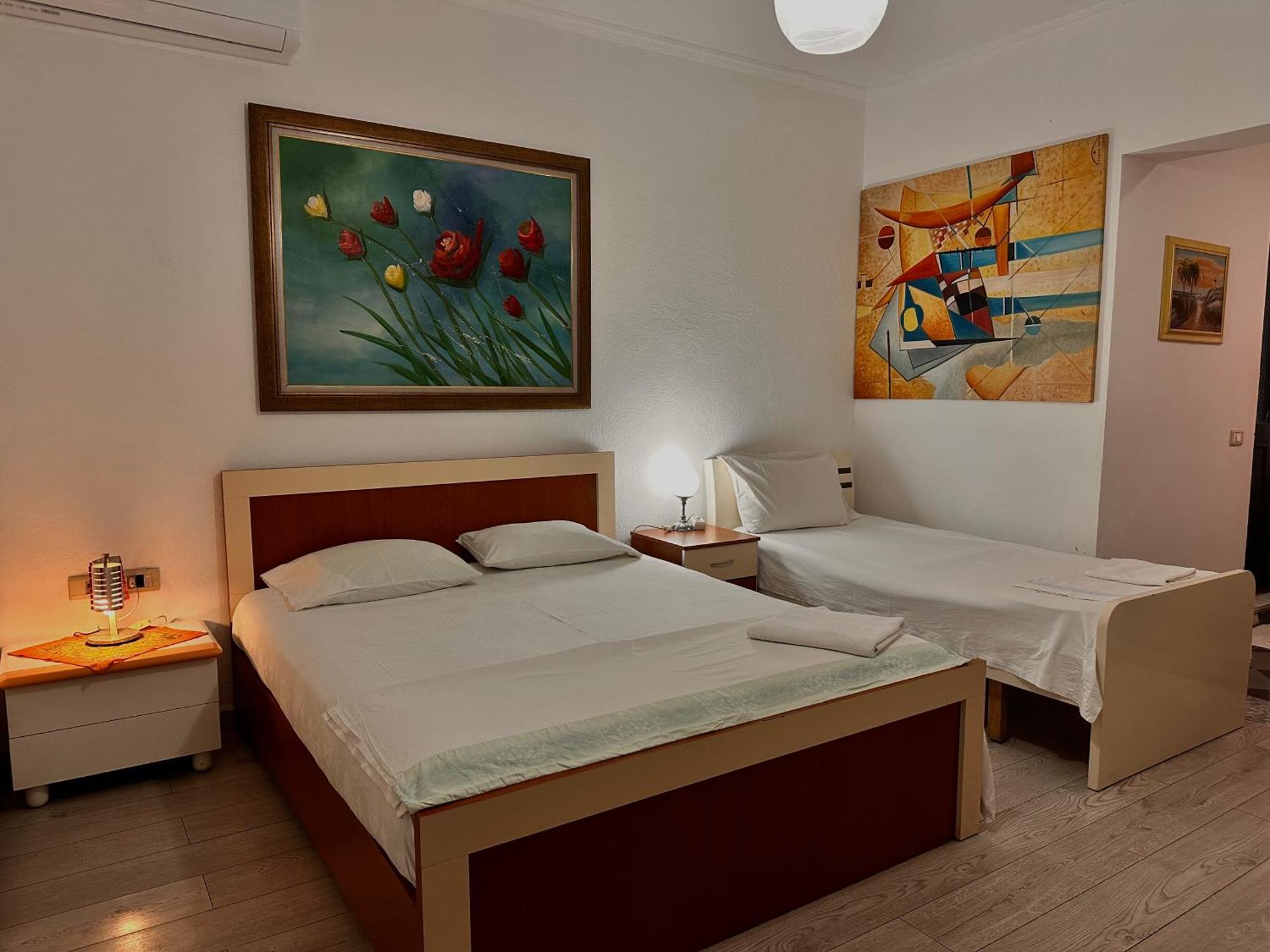 Hostel Grande House Tiranë Ngoại thất bức ảnh