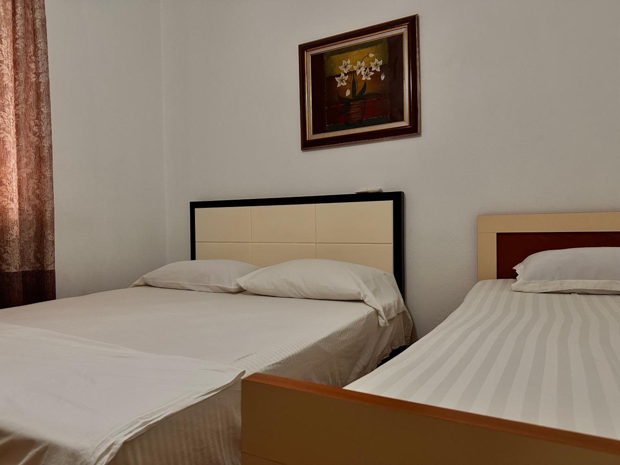 Hostel Grande House Tiranë Ngoại thất bức ảnh