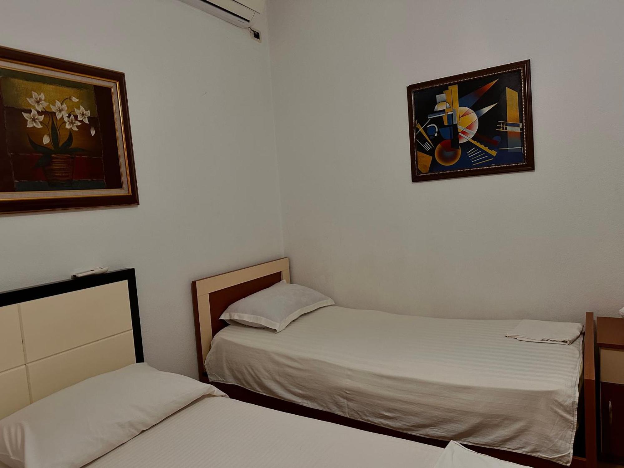 Hostel Grande House Tiranë Ngoại thất bức ảnh
