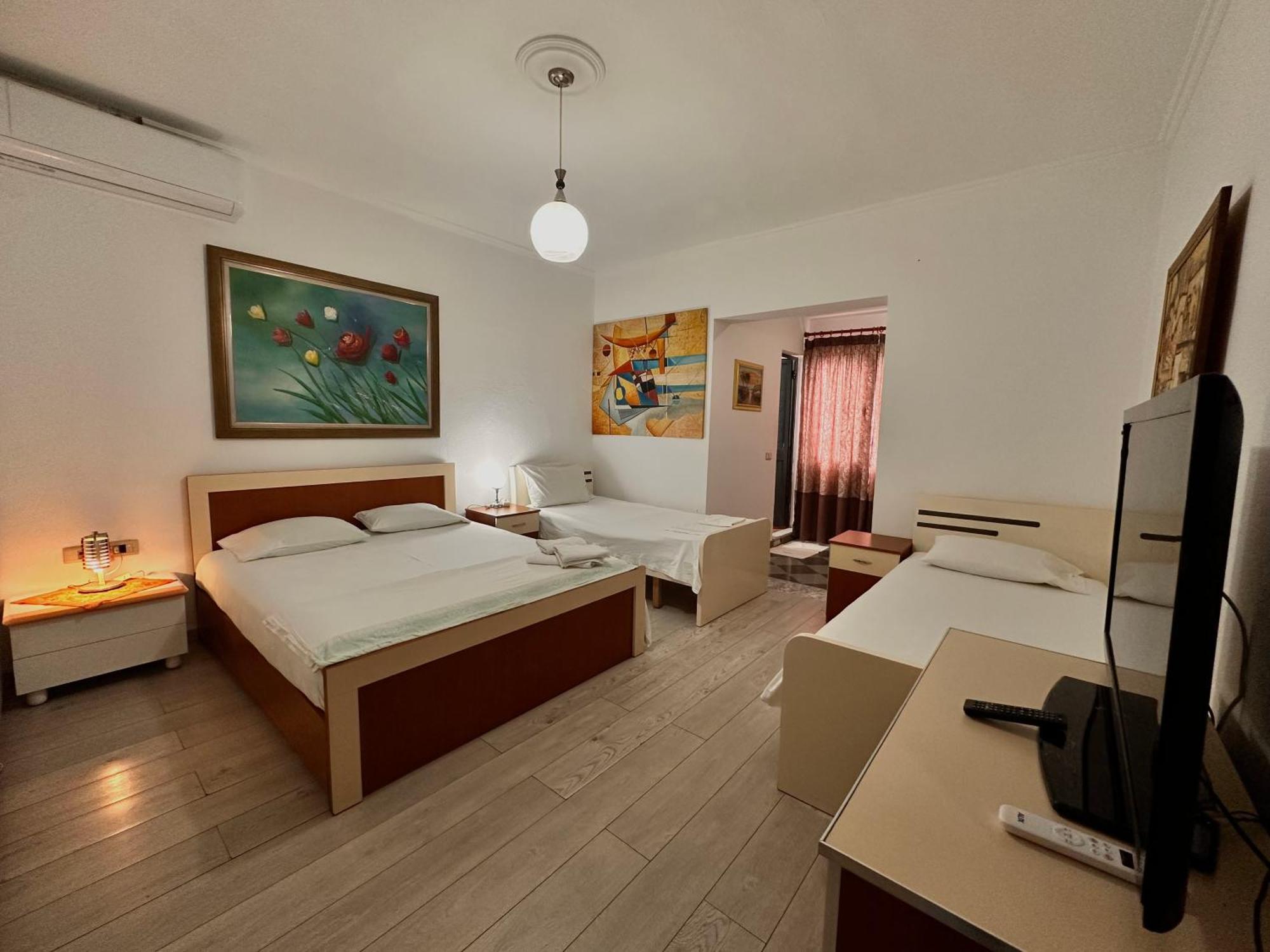 Hostel Grande House Tiranë Ngoại thất bức ảnh