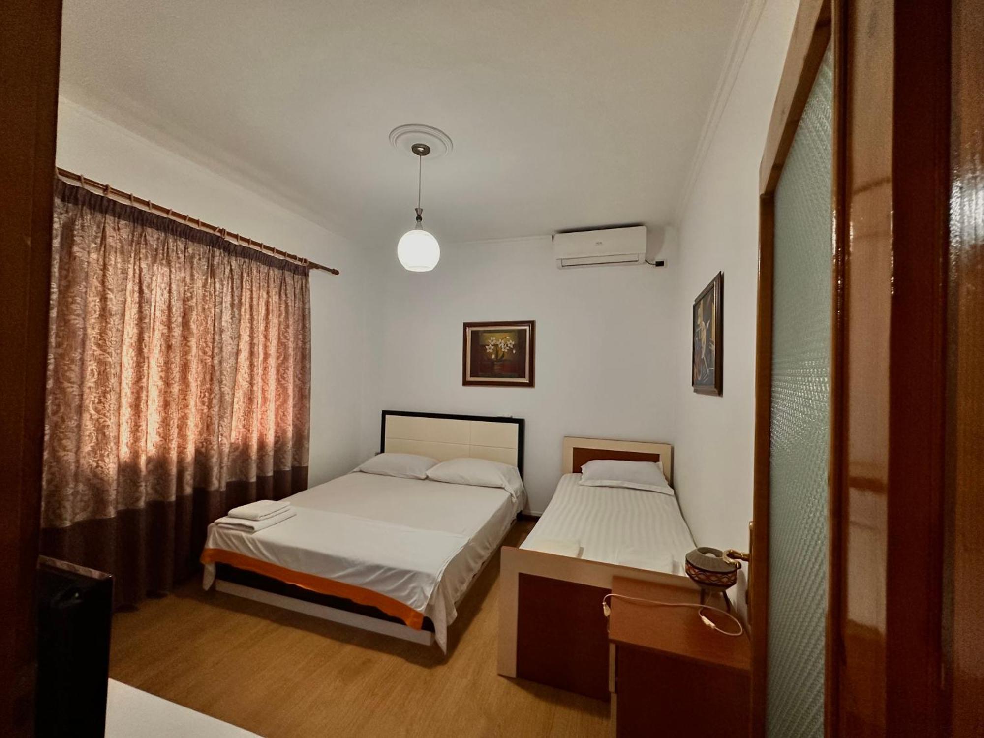 Hostel Grande House Tiranë Ngoại thất bức ảnh