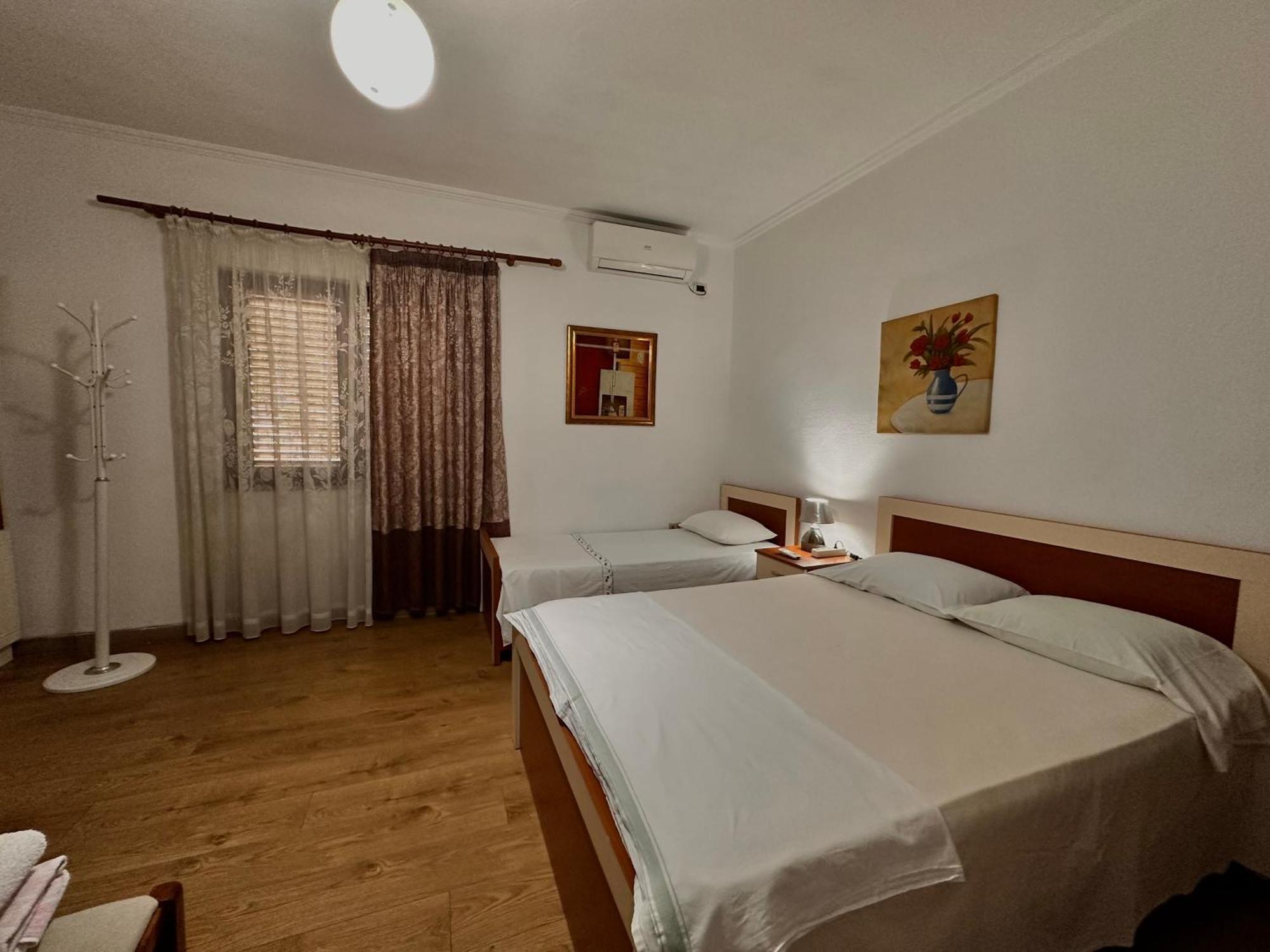 Hostel Grande House Tiranë Ngoại thất bức ảnh