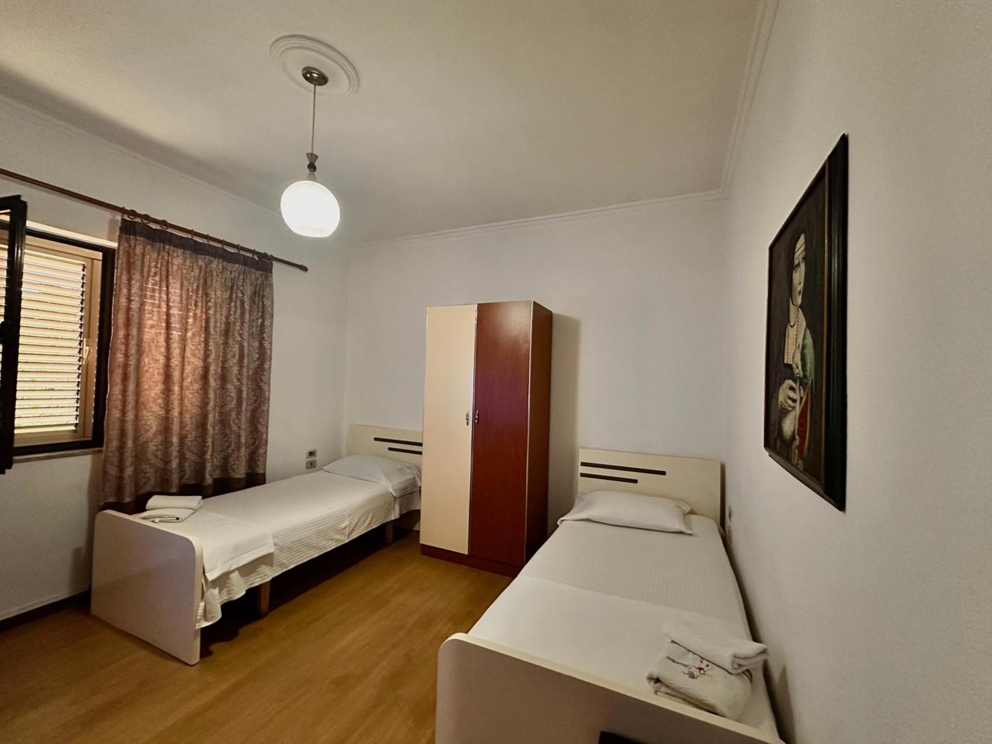 Hostel Grande House Tiranë Ngoại thất bức ảnh