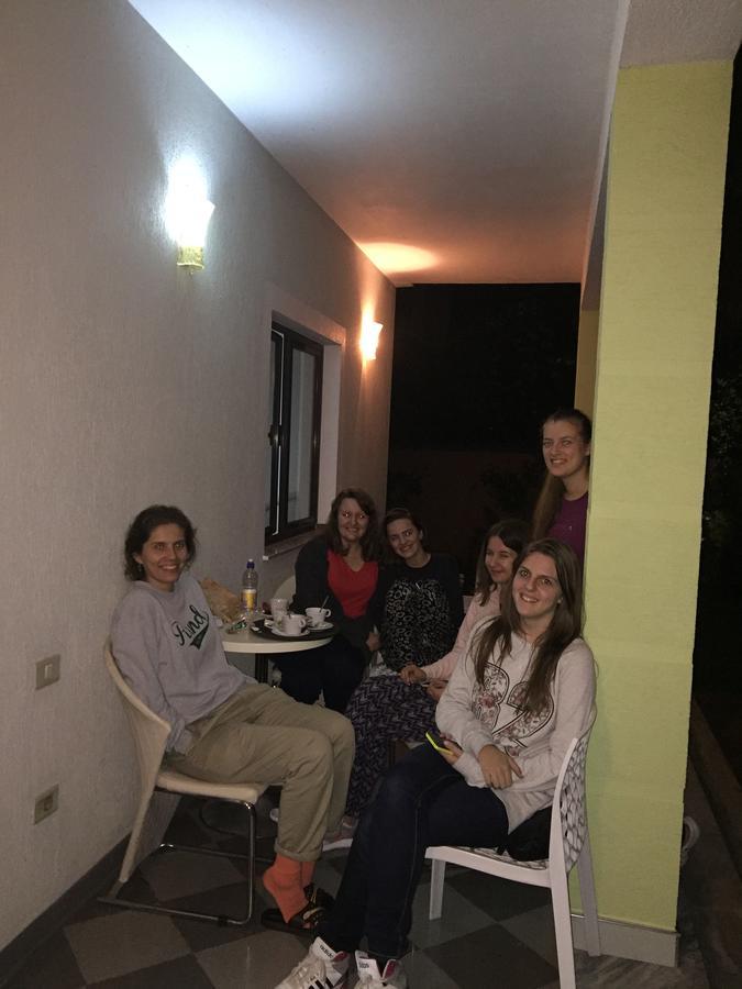 Hostel Grande House Tiranë Ngoại thất bức ảnh
