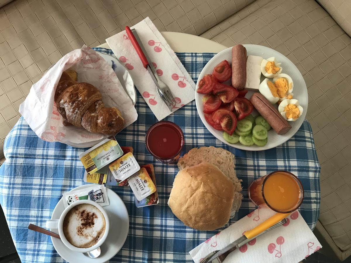 Hostel Grande House Tiranë Ngoại thất bức ảnh