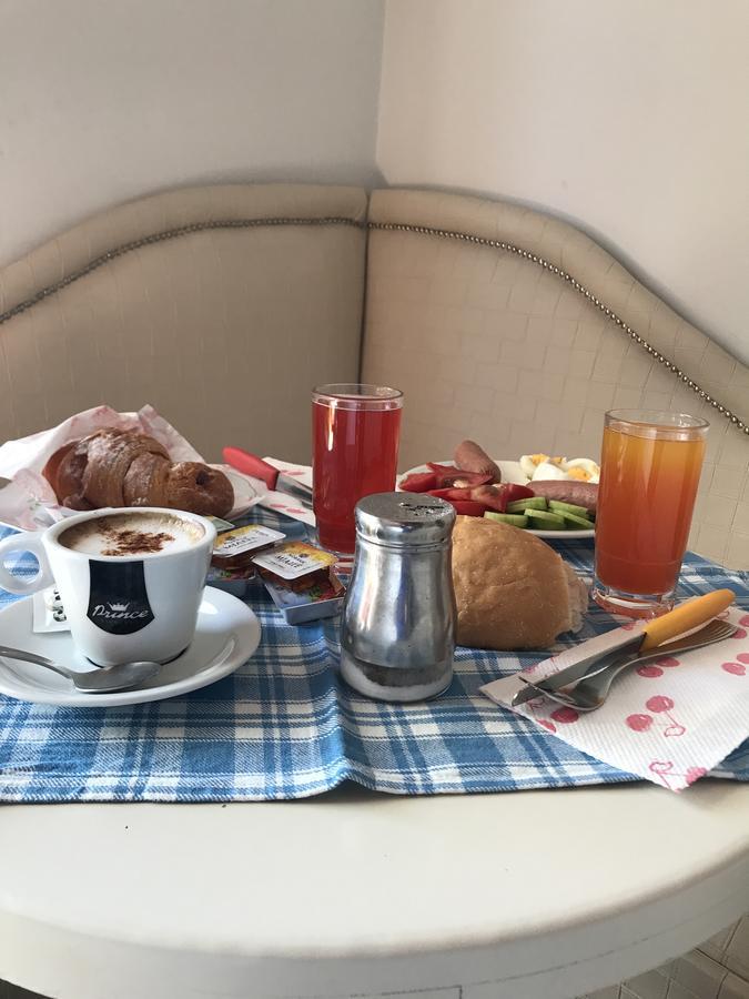 Hostel Grande House Tiranë Ngoại thất bức ảnh